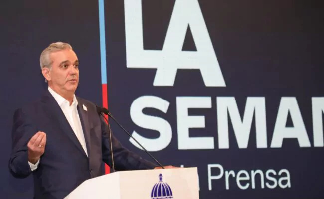 Presidente Abinader admite que sí "hablo mucho y seguiré hablando porque no tengo nada que esconder"