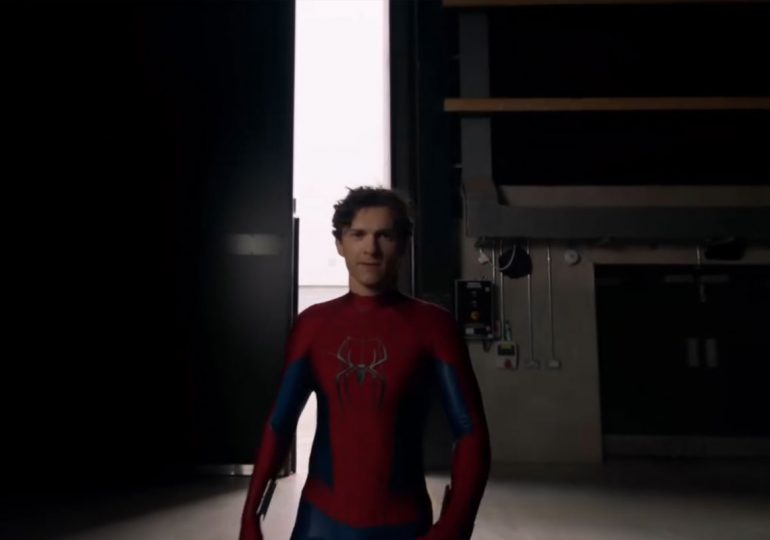 Tom Holland aparece con el nuevo traje de "Spider-Man"