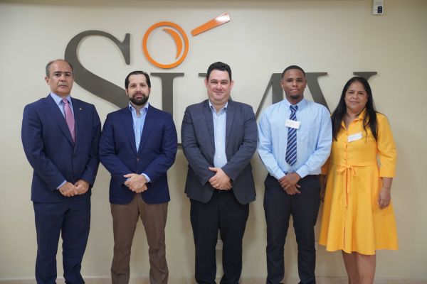 Superintendencia de Valores premia a ganadores concurso