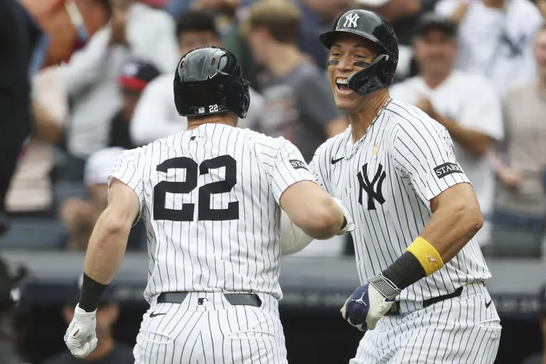 Judge hace atrapada espectacular y los Yankees se imponen 4-3 a los Blue Jays para acercarse a dos juegos del liderato