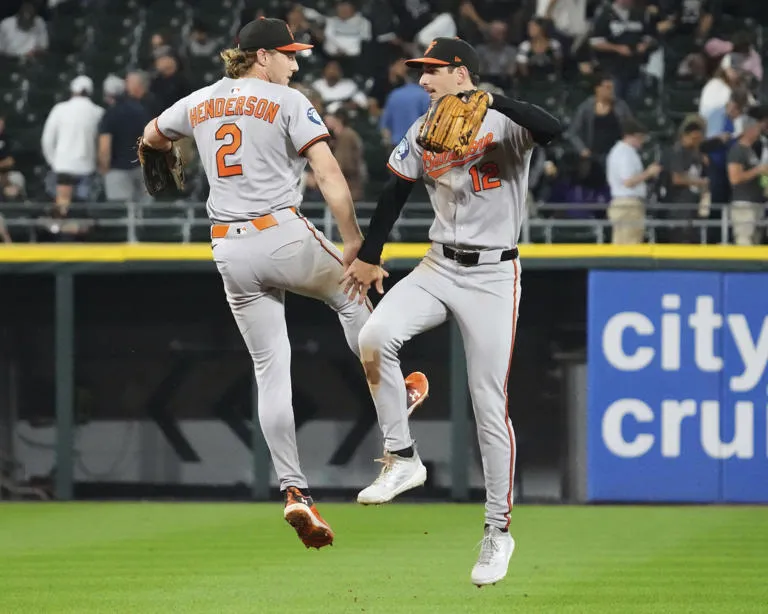 Orioles sobreviven a remontada y derrotan 8-7 a Medias Blancas