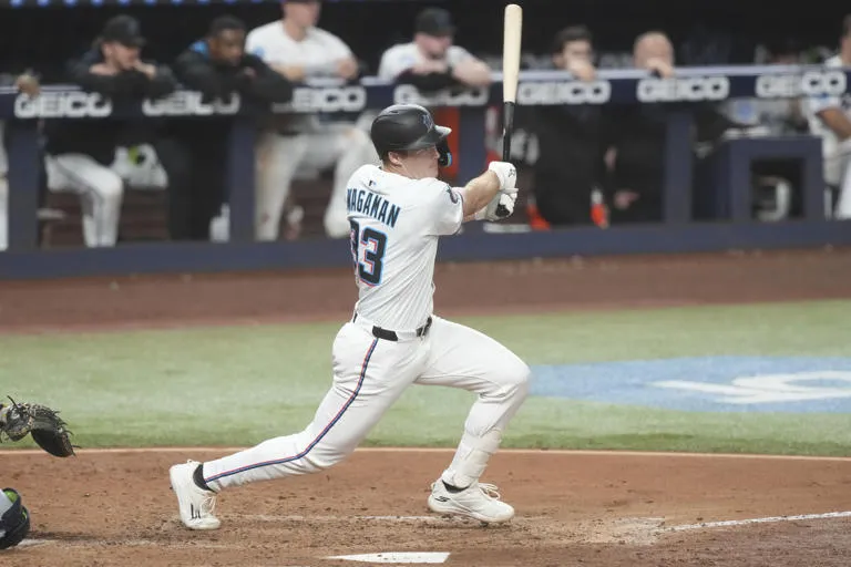Marlins remontan y vencen 8-3 a Nacionales con ofensiva de Edwards, Wagaman y López