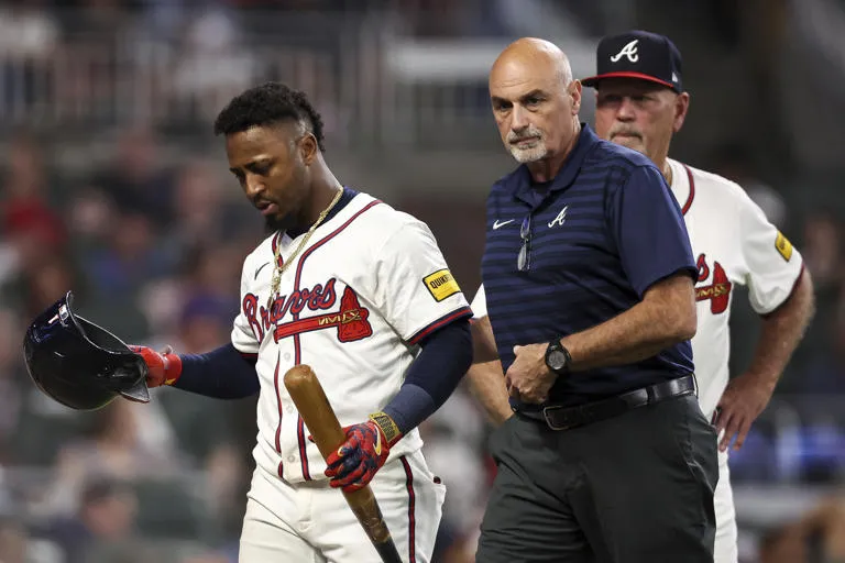 Ozzie Albies fractura la mano izquierda y se pierde lo que resta de la temporada tras choque ante los Nacionales