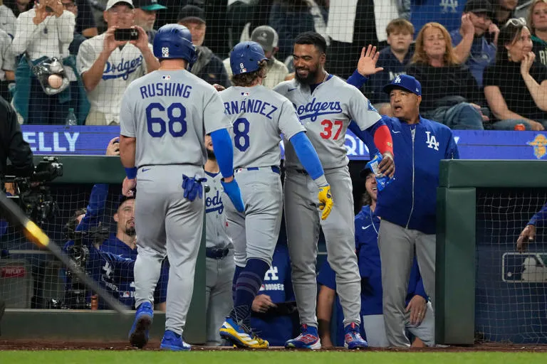 Kiké Hernández conecta jonrón de 2 carreras y los Dodgers vencen 3-2 a los Marineros