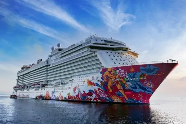 Genting Dream rescata a persona en peligro en Estrecho de Malaca