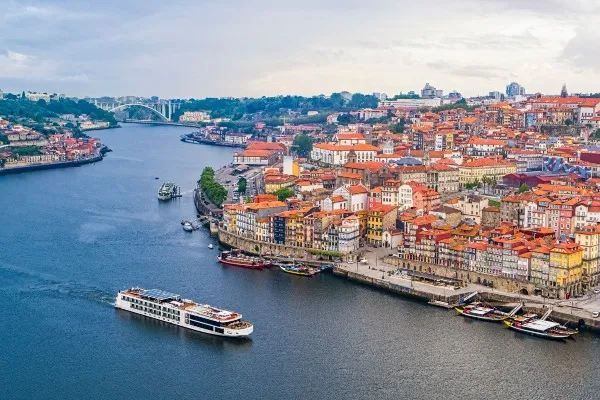 Nuevo Viking Gyda navegará por río Duero