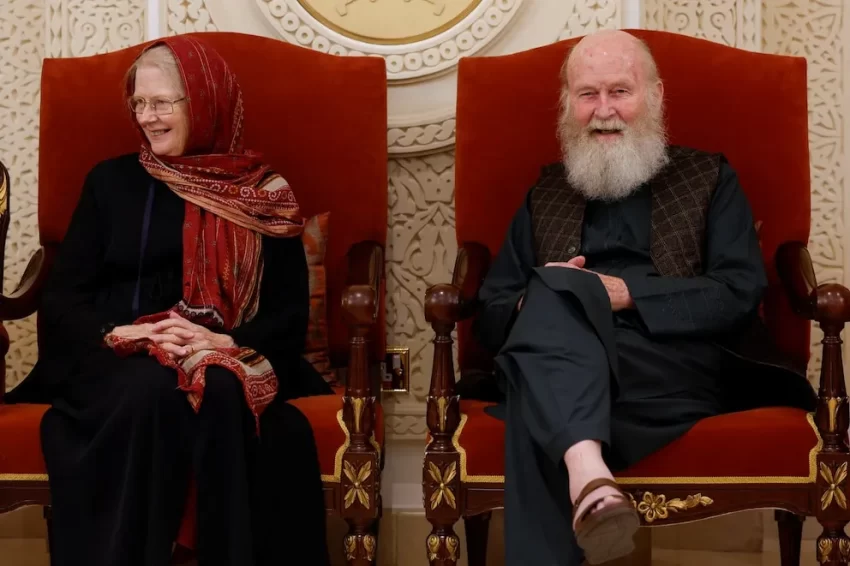 Una pareja británica regresa al Reino Unido después de casi ocho meses retenida por los talibanes en Afganistán