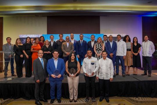 Superintendencia de Valores premia concurso investigación