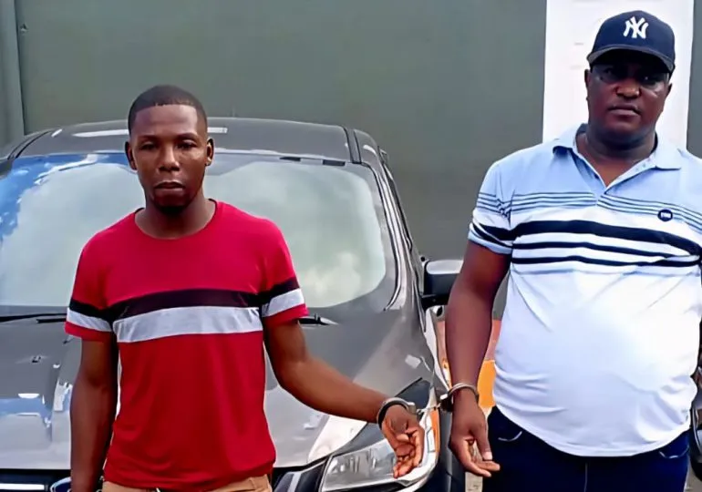 Ejército detiene vehículo con indocumentado escondido en el baúl en San Juan de la Maguana