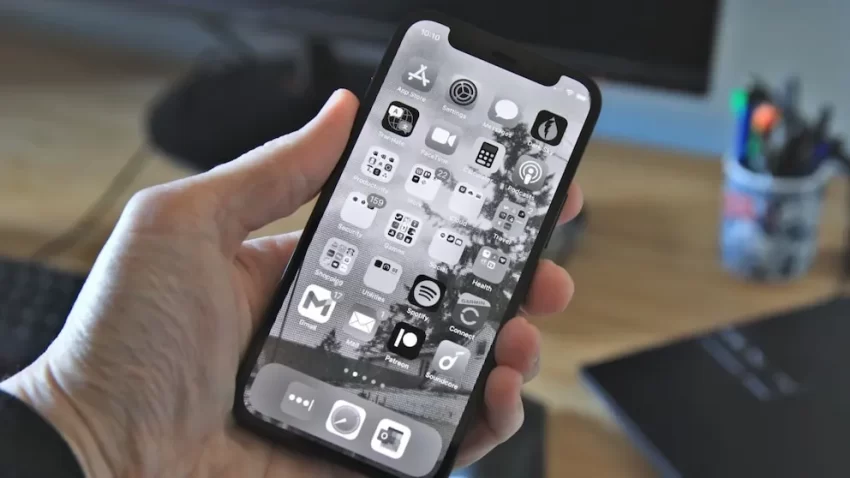 Cómo usar la escala de grises en tu iPhone para evitar distracciones en casa