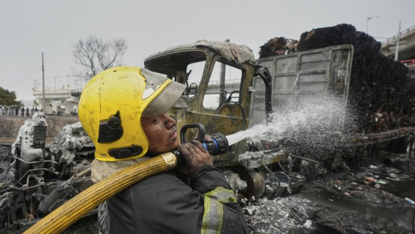 Las devastadoras escenas que dejó la explosión del camión cisterna con gas en México