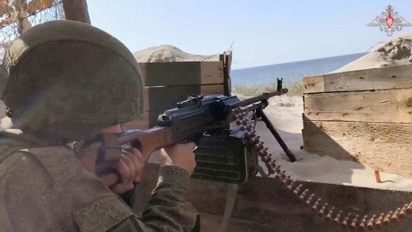 Marines rusos repelen desembarco de enemigo simulado en megaejercicios