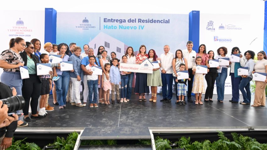 Ministerio de la Mujer transforma la vida de 36 mujeres a través del Bono Mujer en Santo Domingo Oeste