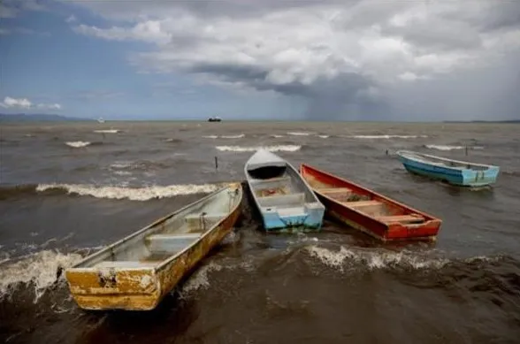 Detienen a 48 dominicanos llegaron en yola