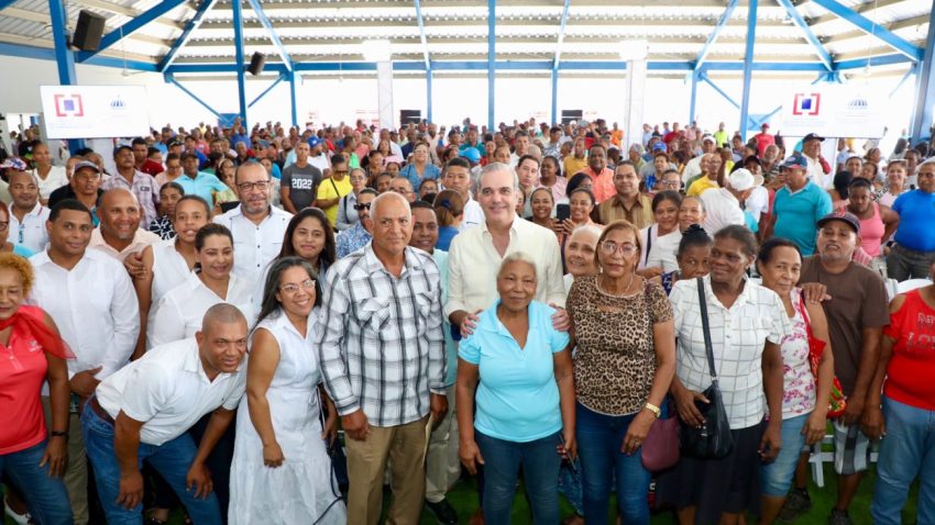 Presidente Abinader lanza programa de titulación que impactará a más de 25,000 personas con la entrega de títulos de propiedad, en Puerto Plata