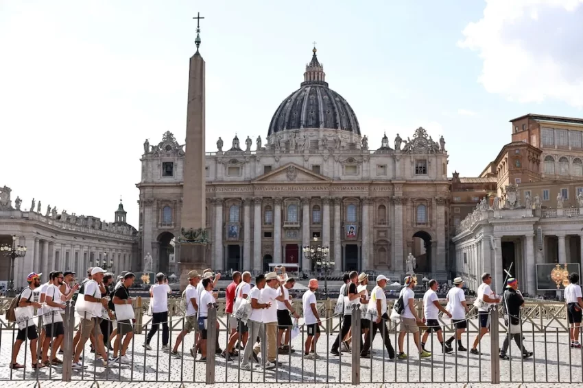 León XIV confirma que mantendrá la línea de Francisco: no habrá reformas sobre LGBTQ+ ni matrimonio igualitario