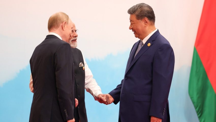 Tres líderes cogidos de la mano en la OCS, un "mensaje poderoso" a Trump