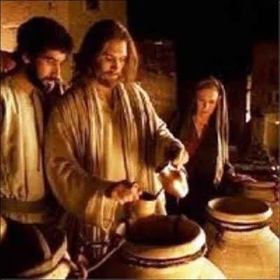 PALABRA DE DIOS VIERNES DE LECTURA El vino nuevo hay que echarlo en odres nuevos y así se conservan el vino y los odres.