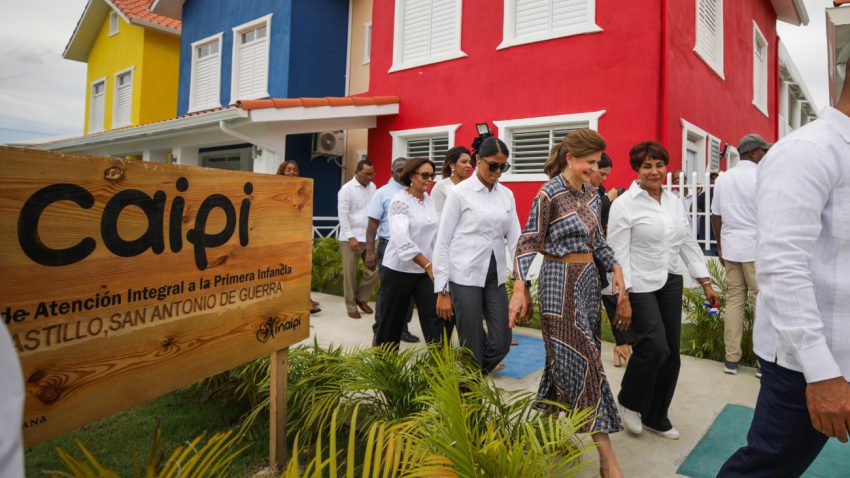 Vicepresidenta Raquel Peña entrega nuevo Caipi en Guerra y escuela básica en Villa Altagracia