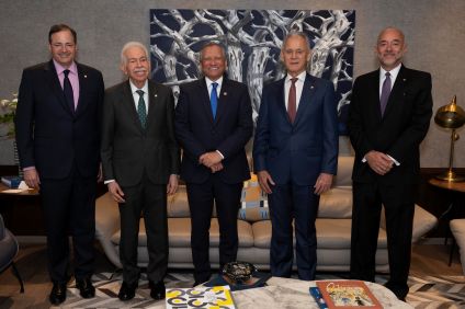 Presidente Banreservas recibe visita de ejecutivos del BHD