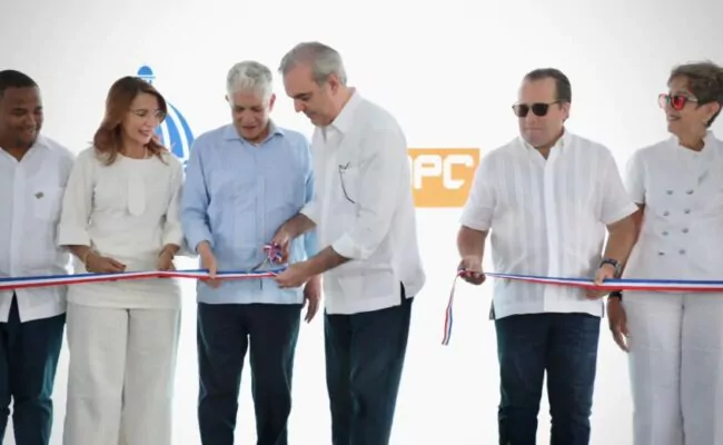 Abinader entrega carretera Villa Elisa-Punta Rucia-La Ensenada, que conecta Puerto Plata con Montecristi