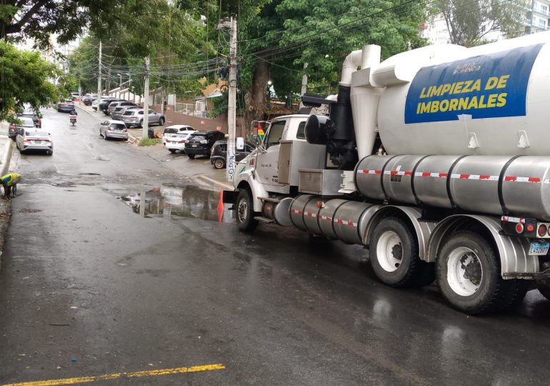 Alcaldía del Distrito Nacional refuerza trabajos preventivos para disminuir efectos de vaguada y onda tropical