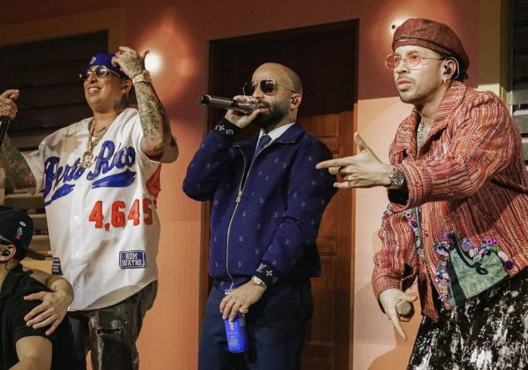 Arcángel comparte con artistas en “La Casita” de Bad Bunny durante una noche histórica