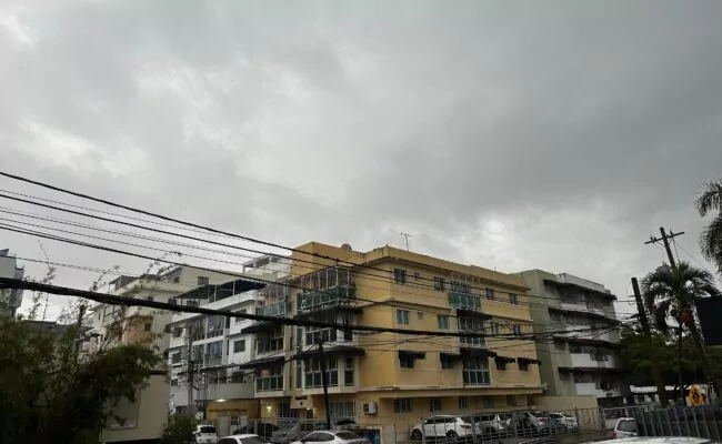 Cielo sobre la capital dominicana luce encapotado debido a las lluvias que se registran desde esta madrugada