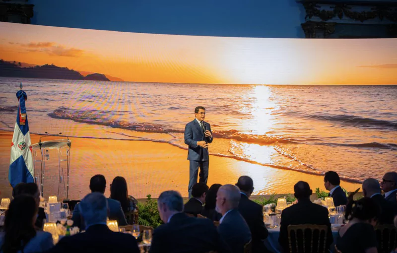 Collado: Pool de bancos procura construir un centro de convenciones en RD