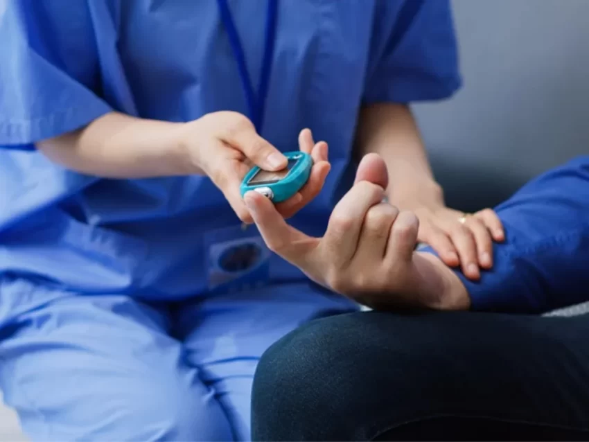 Personas se hacen pasar por diabetólogos tratan pacientes