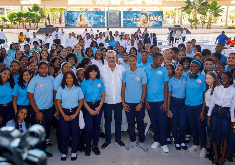 Presidente Abinader inaugura moderno centro educativo en Enriquillo que beneficiará a más 560 estudiantes