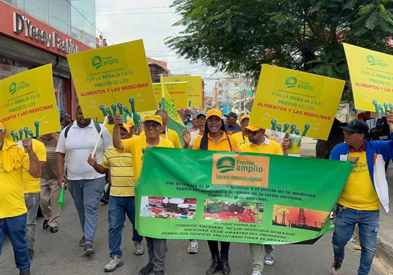 Frente Amplio realiza caminata protesta en SDE contra alto costo de la canasta familiar