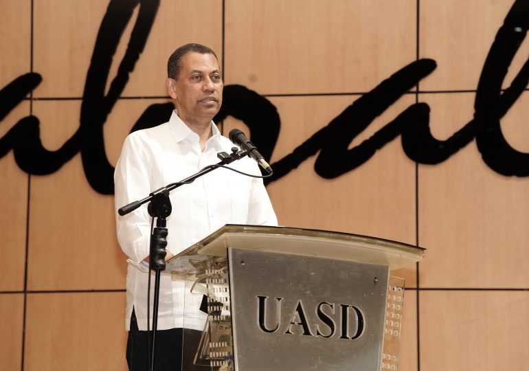 Gómez Mazara motiva a estudiantes formarse en inteligencia artificial y ciencias de datos para asumir retos del siglo XXI