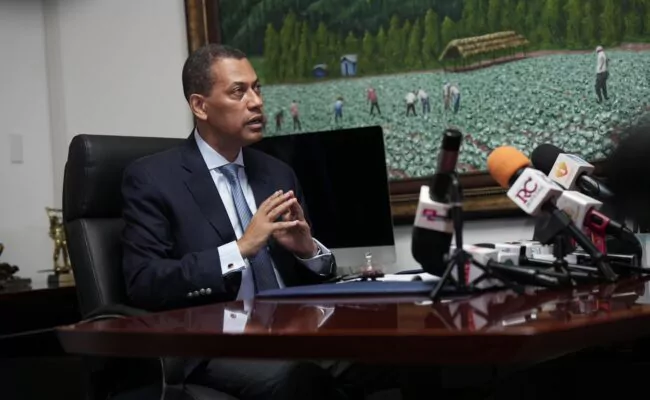 Guido Gómez sale en defensa de funcionarios y le recuerda a la oposición casos de corrupción como los que involucran hasta a los hermanos del expresidente Medina