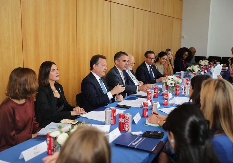 Ministro Ito Bisonó representa al presidente Abinader en importante encuentro con líderes globales en Nueva York