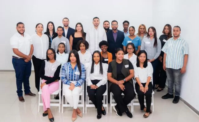 Jóvenes participan en programa “Mi Primera Oportunidad” del Ministerio de la Juventud