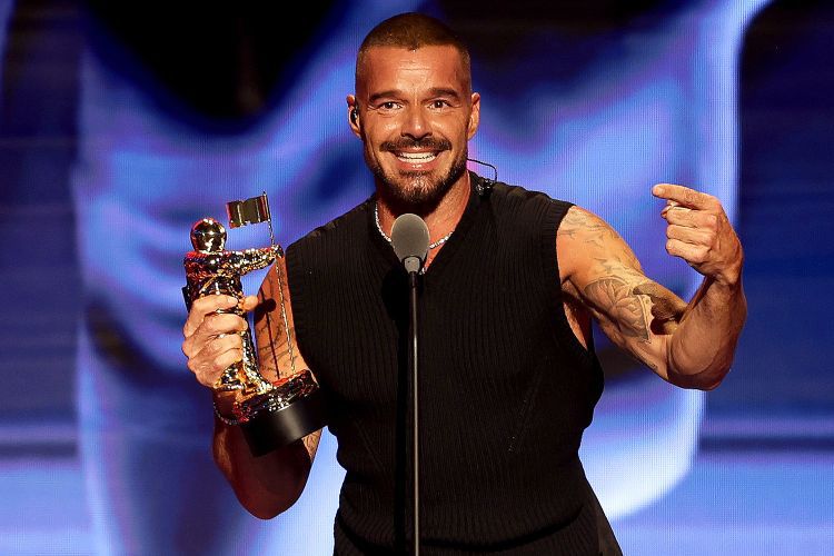 Ricky Martin recibe el primer Latin Icon Award en los MTV VMAs 2025