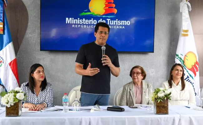 Ministro Collado deja iniciada obra reconstrucción municipio Salcedo, Hermanas Mirabal