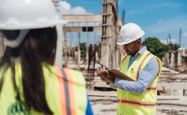 MIVED realiza operativo de supervisión para seguridad en excavaciones y edificaciones en más de 120 obras en el Distrito Nacional