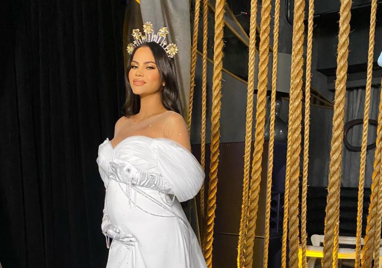 Natti Natasha anuncia que espera una niña durante los Premios Juventud 2025