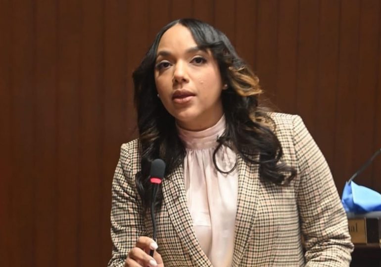 Diputada Tayluma Calderón denuncia alcaldía SDE siembra caos en carreteras y calles