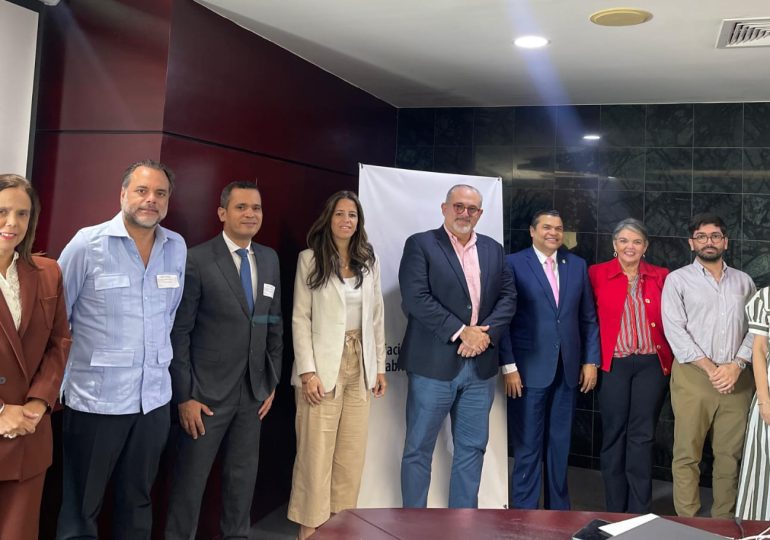 Tobías Crespo acusa al gobierno del caos en el tránsito vehicular e intercambia ideas con directivos de ACOFAVE