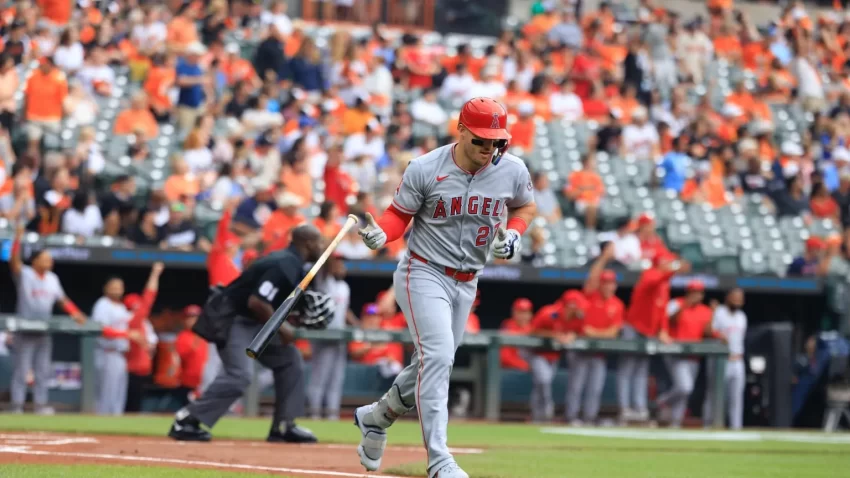 Mike Trout sacude dos jonrones y pone a los Astros al borde del abismo