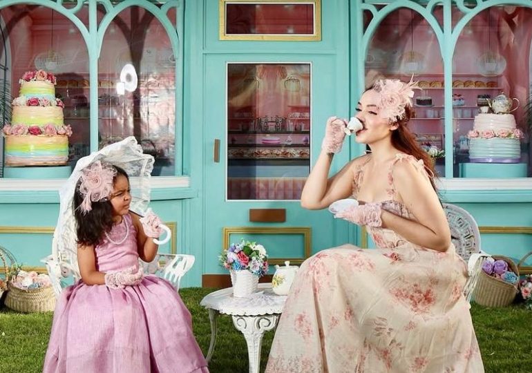 Yapoort celebra el cumpleaños de su hija con una elegante fiesta de té