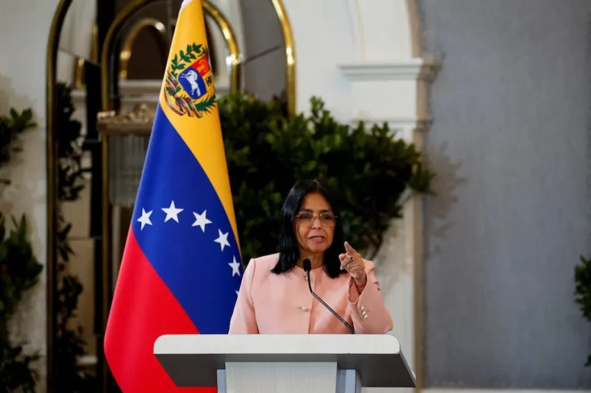 🔥¡CRISIS CARIBEÑA!🔥 El régimen de Nicolás Maduro amenaza con romper acuerdos energéticos con Trinidad y Tobago tras la llegada de buques de guerra de Estados Unidos
