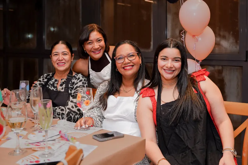 🎨 Arte, sabor y creatividad en Playa Nueva Romana: una noche de Sip & Paint inolvidable