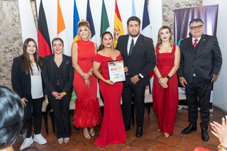 MEXICO: Reconocen comunicadora dominicana