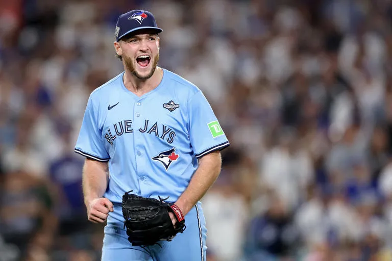 🔥 TRÉBOL DE PODER: Trey Yesavage hace historia con 12 ponches en la Serie Mundial y pone a los Toronto Blue Jays a un paso del título