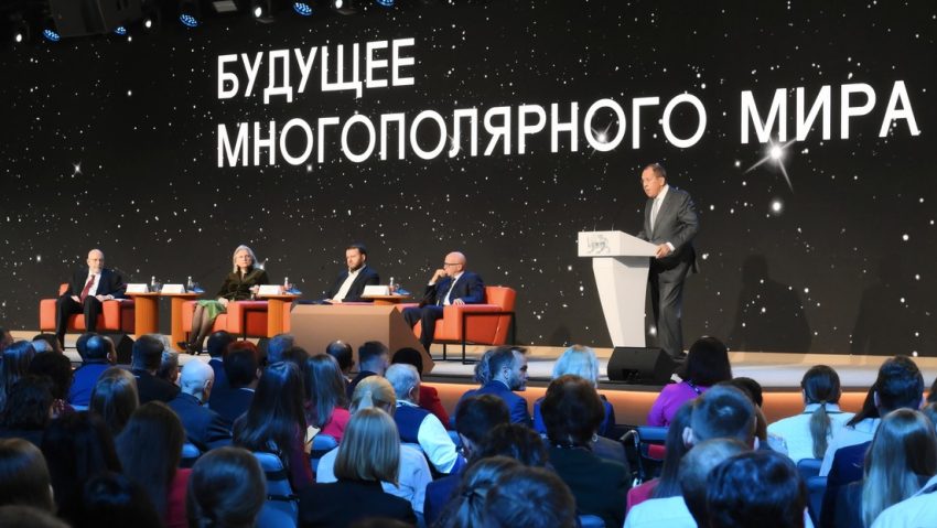 ¿Cómo podría ser el futuro de las tecnologías: un campo de colaboración global o de competencia?