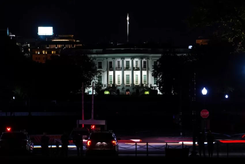 Impacto en Washington: detienen a un hombre que estrelló su vehículo contra una barrera de seguridad de la Casa Blanca